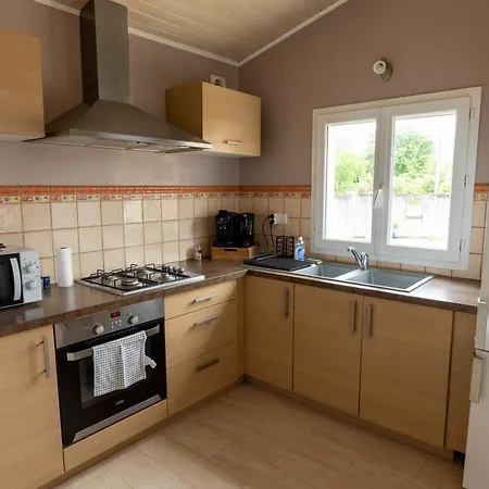 En Face Des Vignes * Montagne (Gironde)